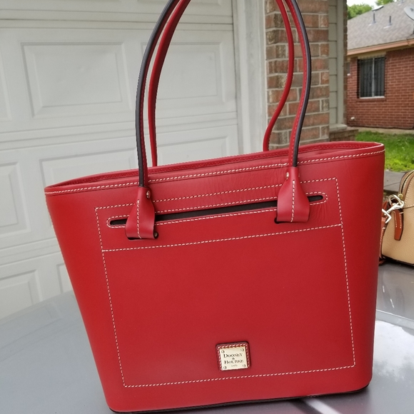 Dooney & Bourke Handbags - Dooney Beacon tote and matching wallet.